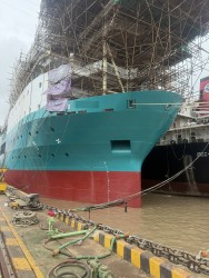 Cable laying vessel